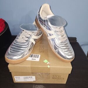 Steve Madden Women's Madrid Sneakers Shiny Metallic Silver Size 8 - MADR03S1 NEW